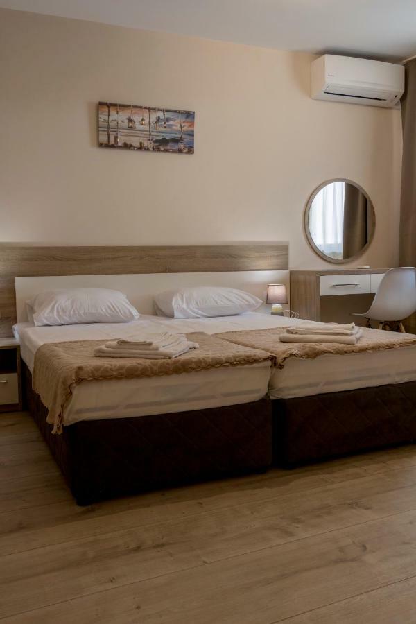 Margis Home Burgas Esterno foto